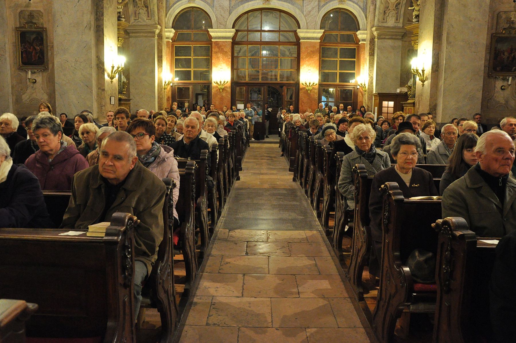 Püspöki mise a Szent Imre templomban mindenszentek napján